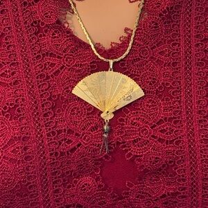 VTG gold tone foldable articulated tassel dragon/floral fan pendant necklace